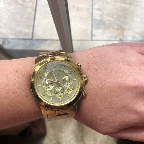 MICHAEL KORS Gold Oversized Runway Watch - Picture 1 of 7
